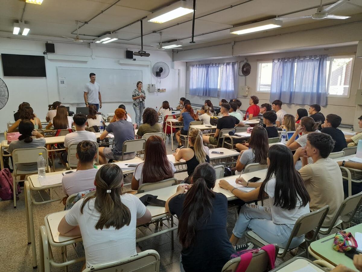 Polo educativo de San Francisco.  Clases en el Centro Universitario Cres.