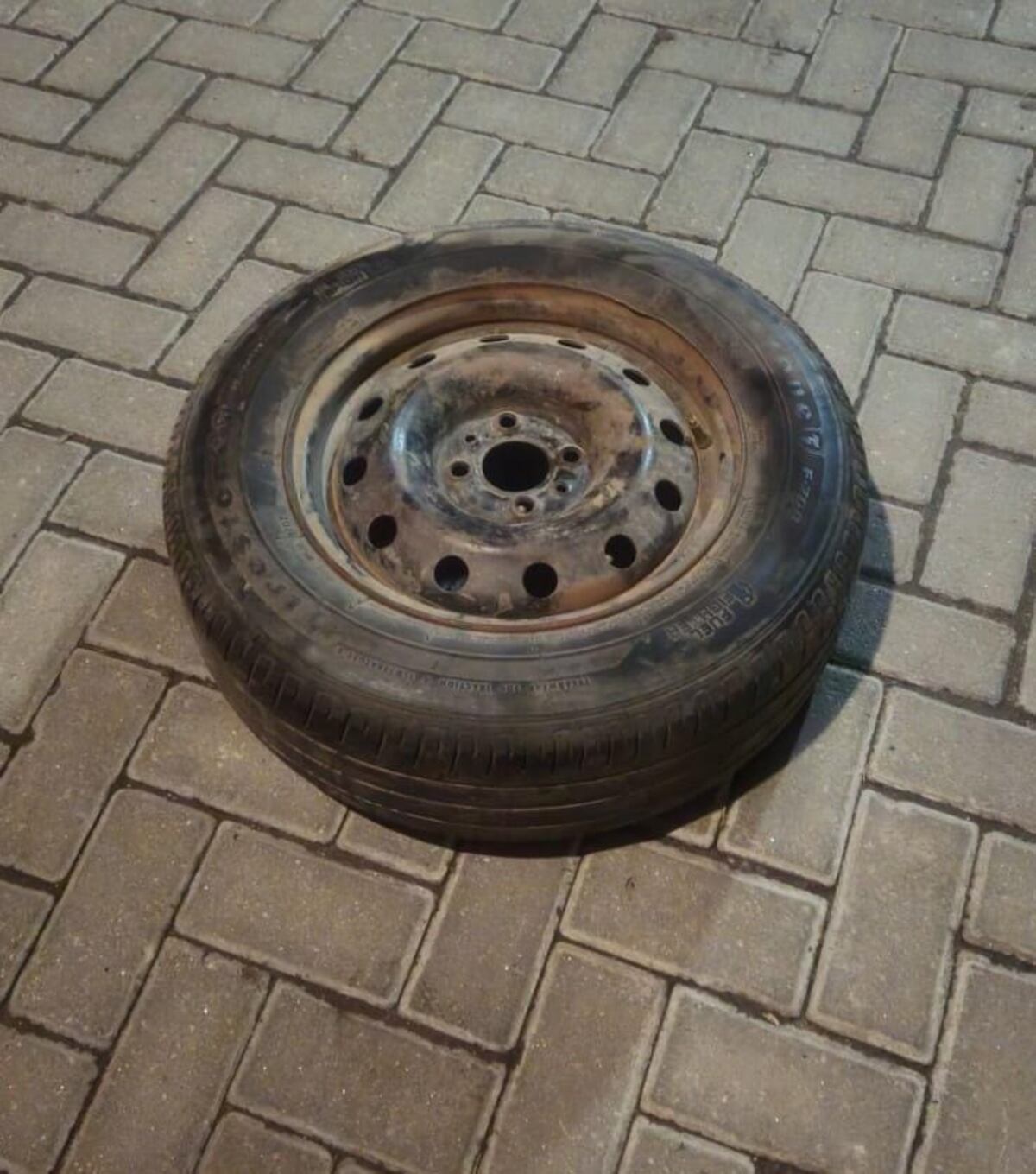 Recupero de una goma. (Policía)