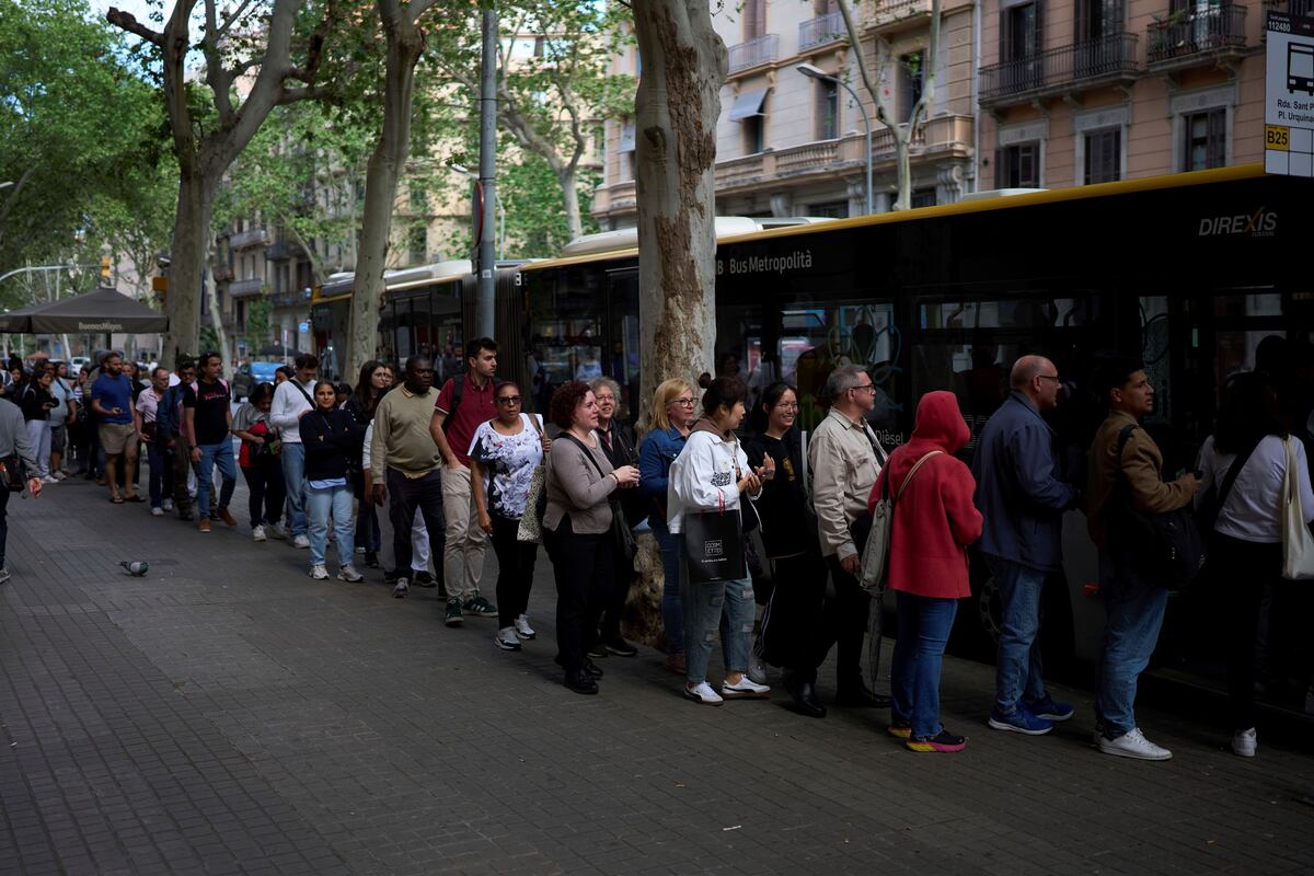 Apagón en España y Portugal y las consecuencias en la gente. (AP)
