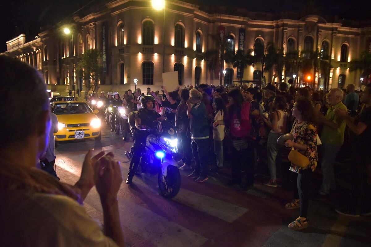 cacerolazo en patio olmos