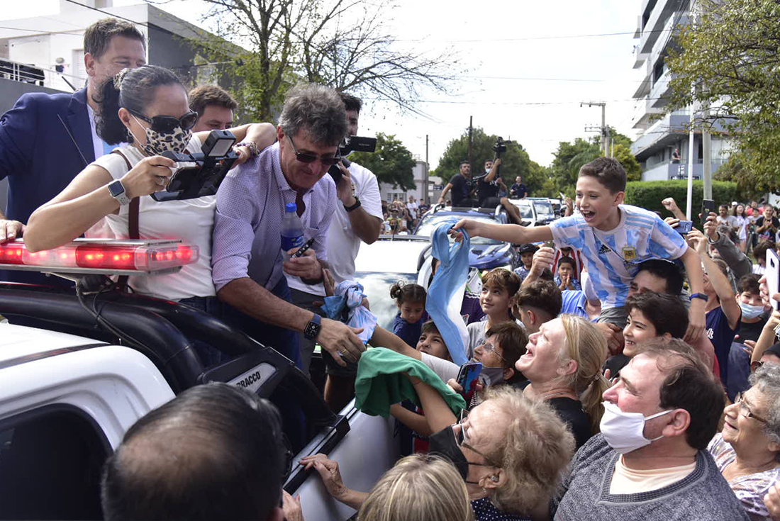Caravana en homenaje a Mario Alberto Kempes en Bell Ville