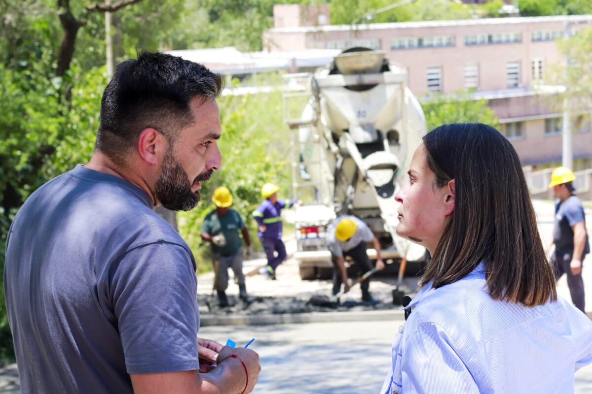 Se trata de la pavimentación y mejoramiento urbano de más de 700 metros lineales, en uno de los principales accesos a un importante establecimiento educativo y a un barrio histórico de la ciudad.