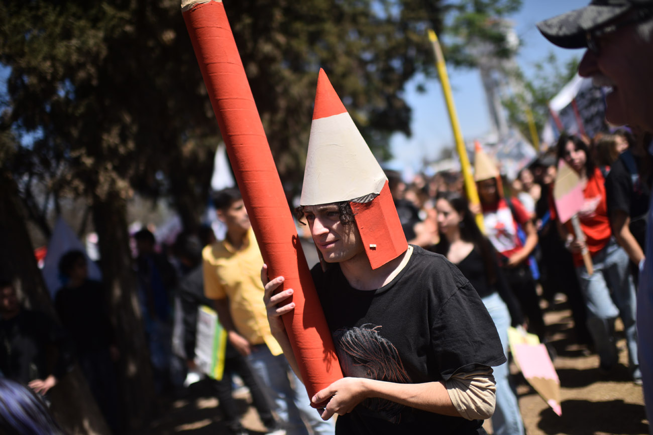 Estudiantes, docentes y egresados se movilizan contra el veto a la Ley de Financiamiento Universitario. (Pedro Castillo / La Voz)