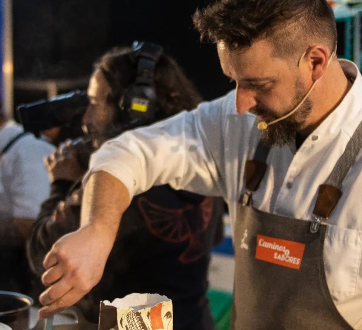 En acción, en la última edición de la Feria Caminos y Sabores. (Gentiliza)