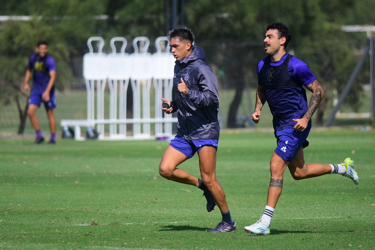 Matías Galarza y Matías Catalán, se recuperan. (José Gabriel Hernández / La Voz)