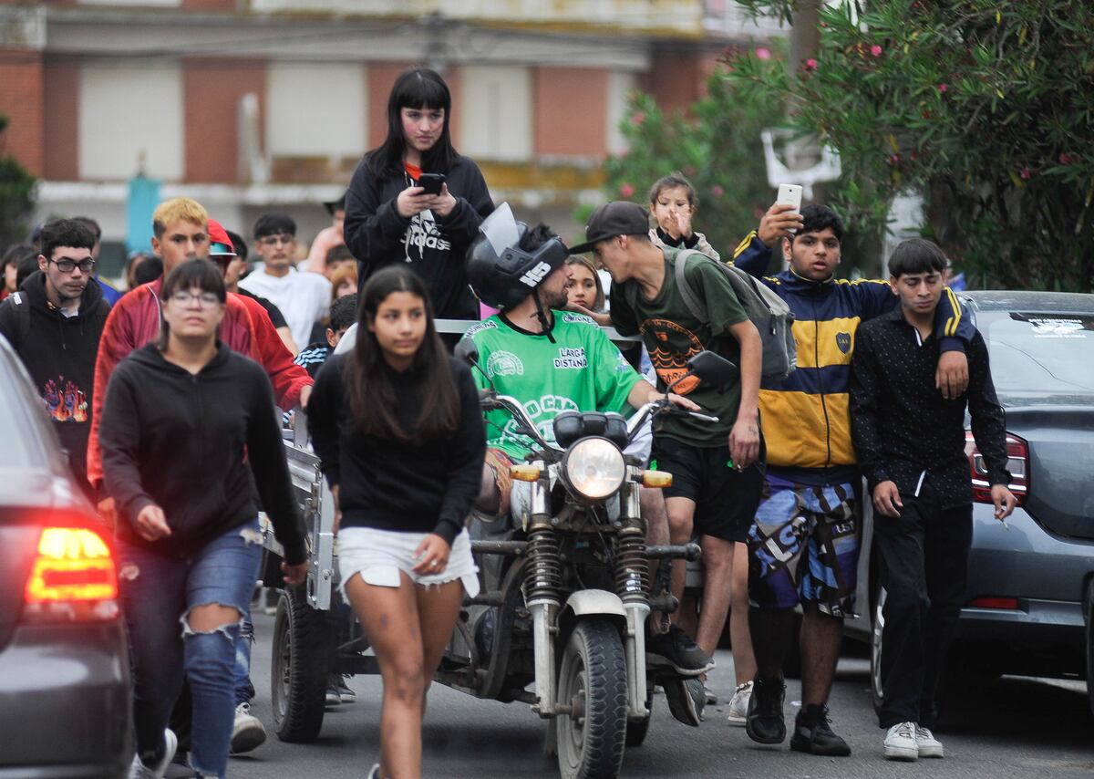 Santa Teresita Policiales Aesinato del joven Tomás Tello FerreyraAmigos marcha comisariaFoto Federico Lopez Claro