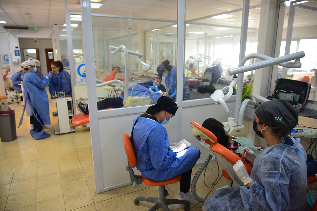 El hospital odontológico funciona con un arancel diferenciado de hasta un 30% a 50% más económicos que un servicio privado. (Pedro Castillo / La Voz)