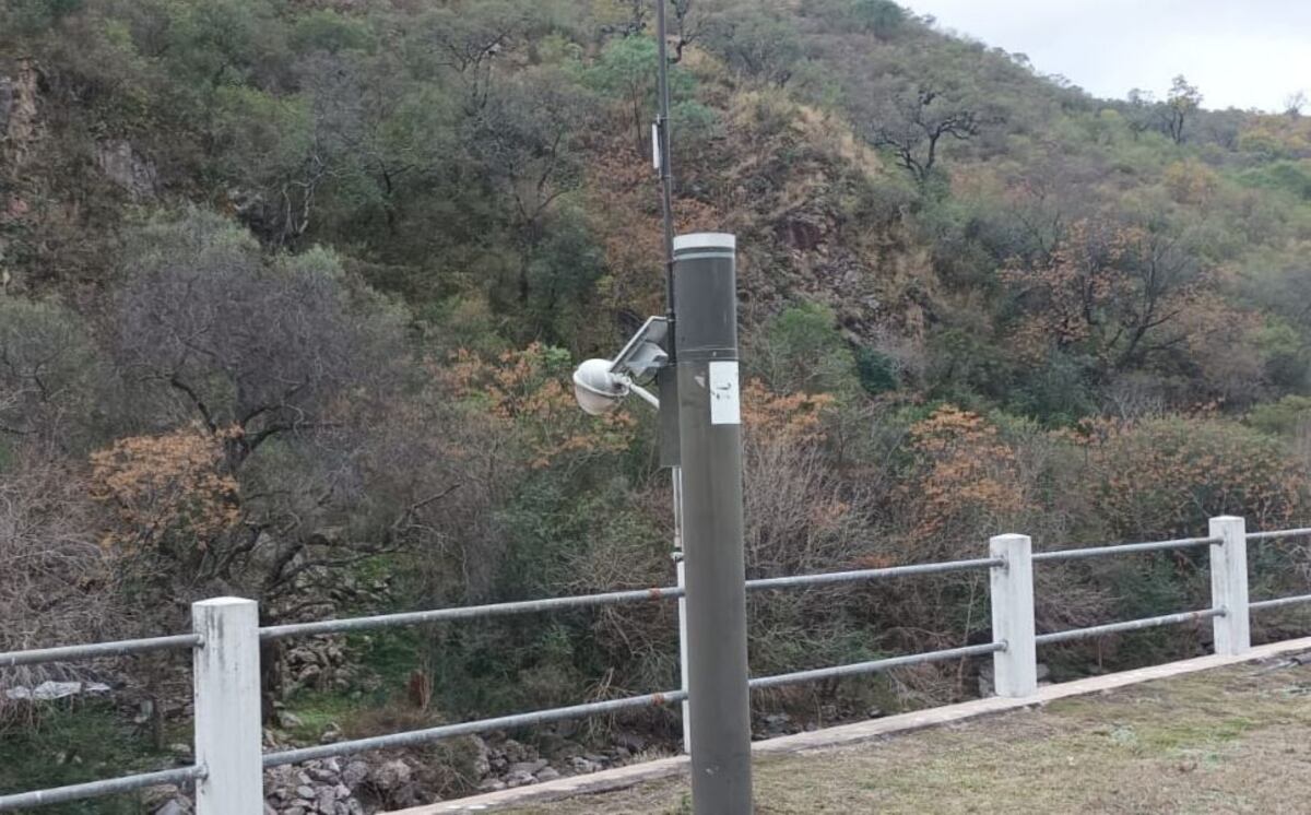 Córdoba refuerza su red de alerta temprana con nueva tecnología para medir crecidas en ríos serranos. (Provincia)