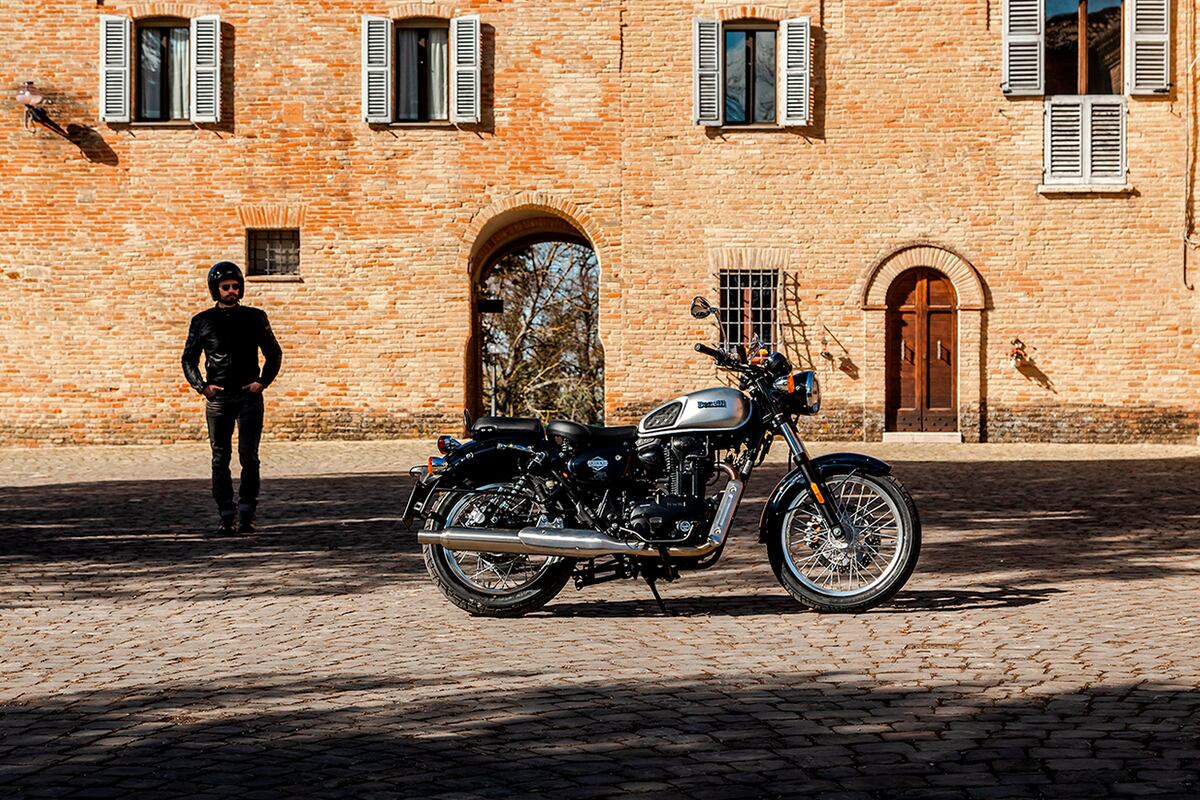 Benelli Imperiale 400.