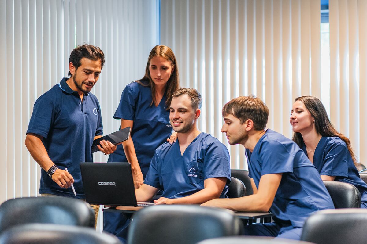Las capacitaciones se realizan en la sede de la institución y en maratones, triatlones, gimnasios, universidades y eventos comunitarios.