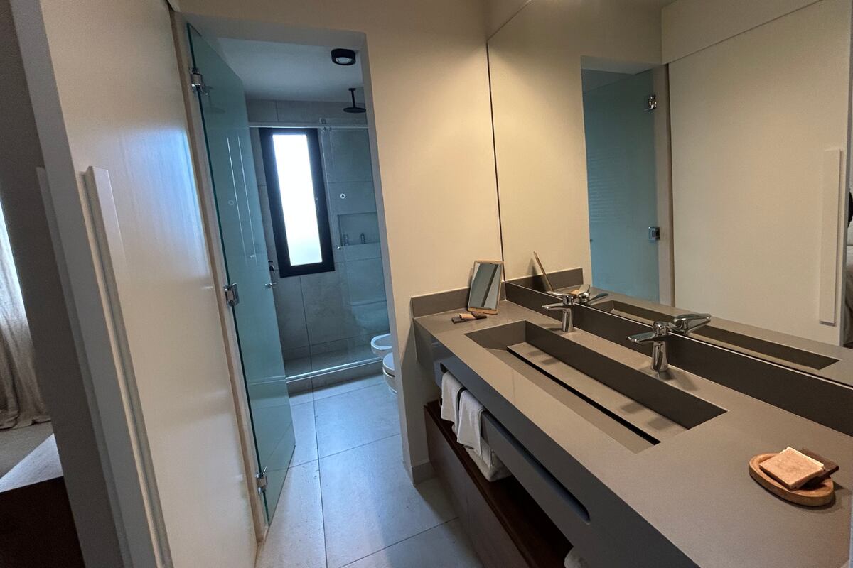 Interior de baño de una de las unidades.