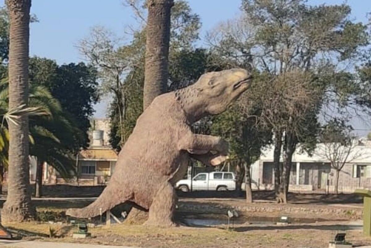 La figura del megaterio en el Parque Pleistocénico de La Para. (Municipalidad de La Para)