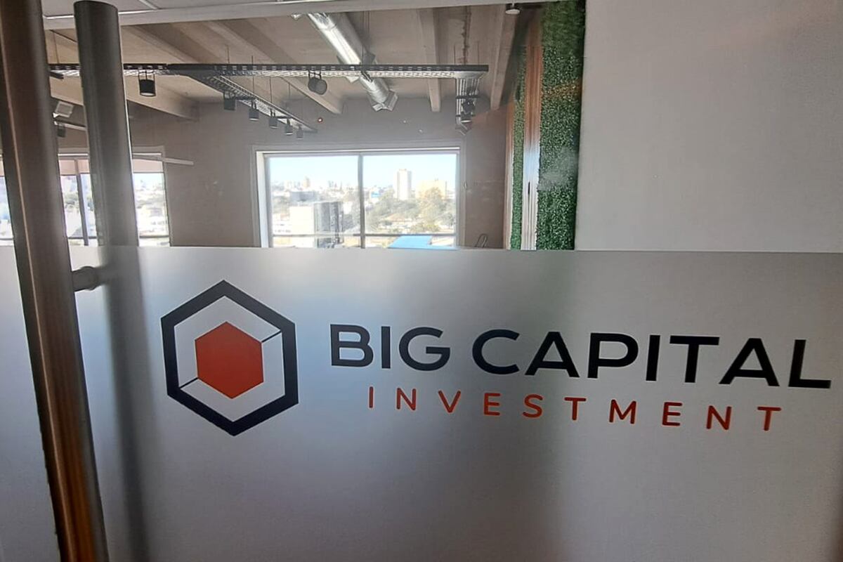 Puertas cerradas. Big Capital, dejó sus oficinas en el edificio de Capitalinas, en el centro de la ciudad de Córdoba. (La Voz)