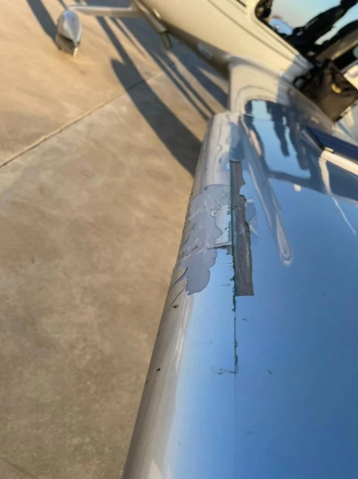 Morón. Así quedó la aeronave golpeada. (Twitter)