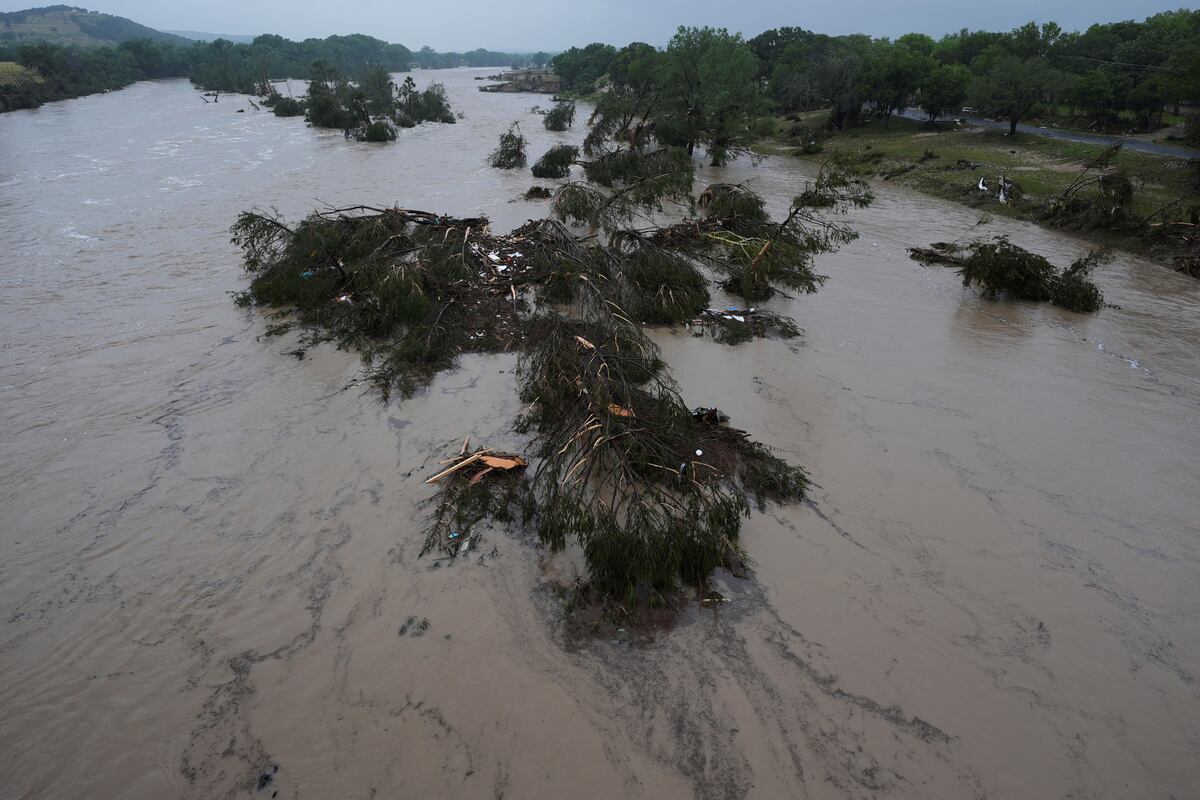 Inundaciones en Texas: al menos 13 muertos y 23 chicas desaparecidas. (AP)
