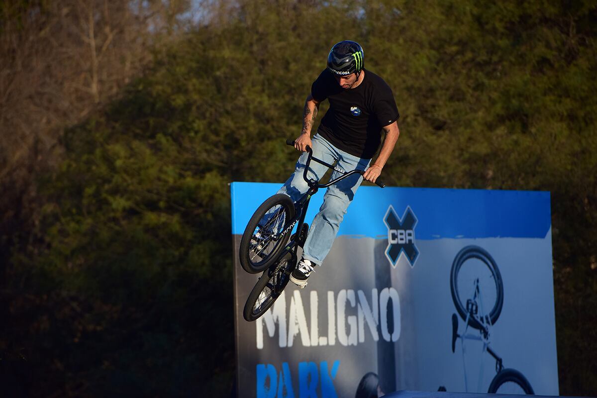 José "Maligno" Torres en la pista de BMX Maligno Park del estadio Kempes. (José Gabriel Hernández / La Voz)