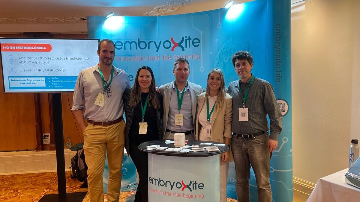 Iván Anduada Marchetti junto a parte del equipo. (Embryoxite)
