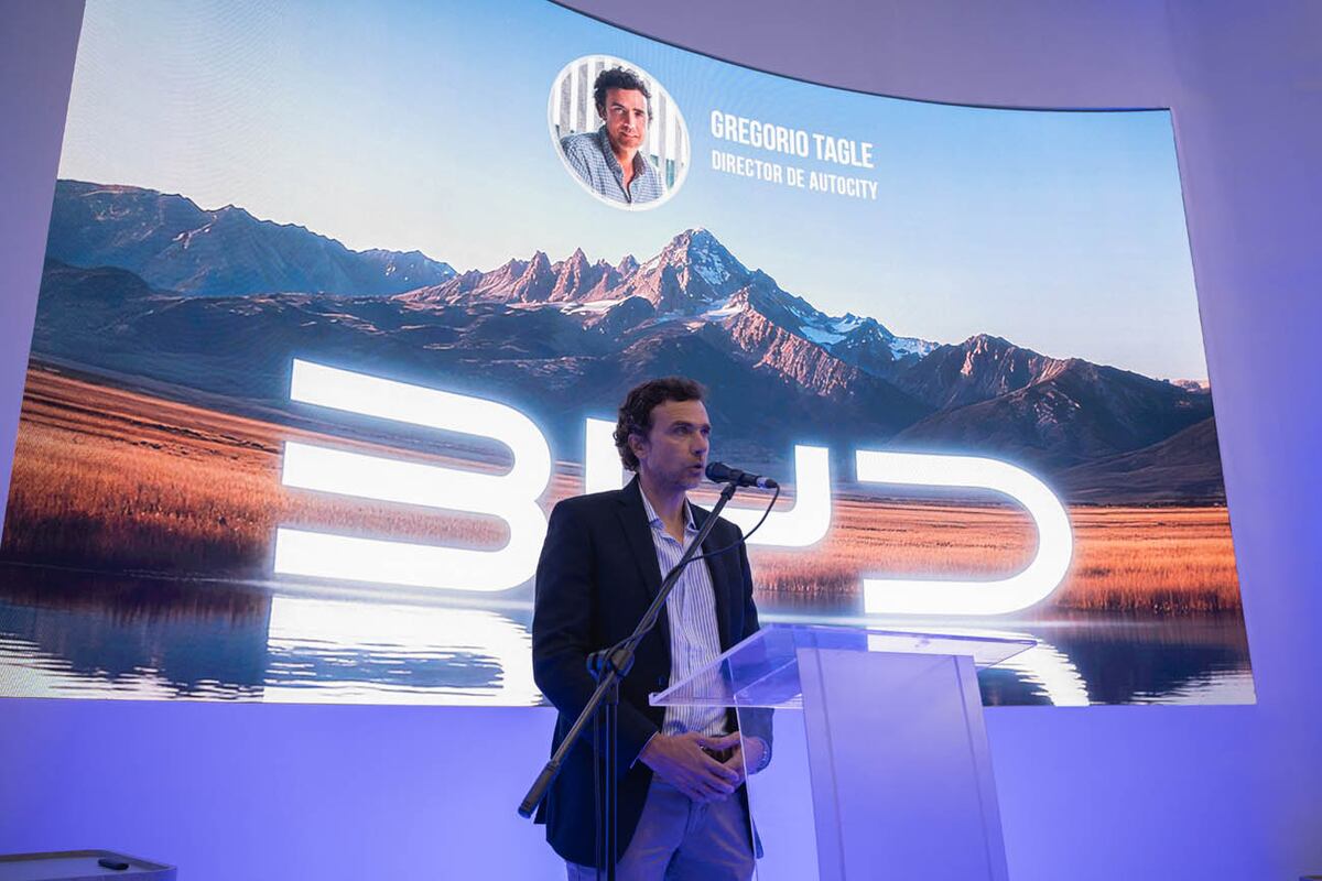 Autocity inauguró su nuevo salón BYD.