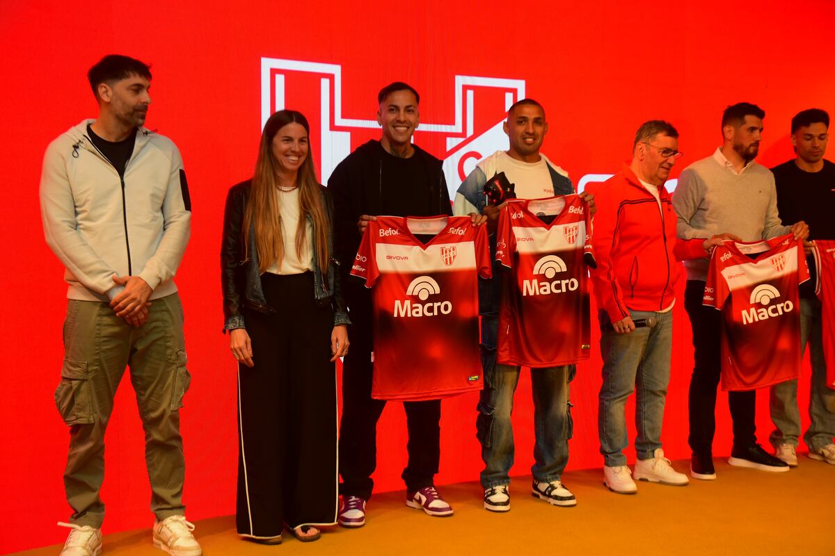 Instituto y su tercera camiseta. (Prensa Instituto)