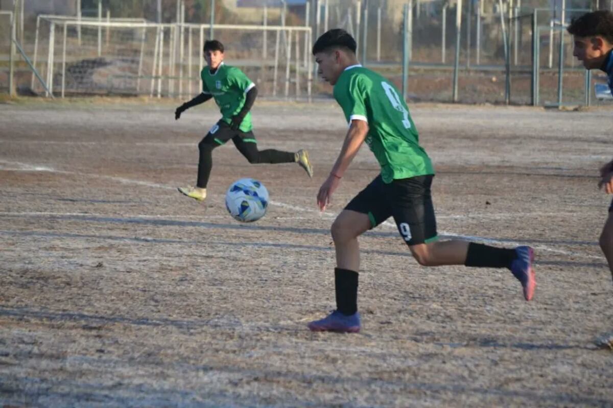 Leonel Flores, el juvenil de 16 años que hizo historia en Sportivo Belgrano. Ya firmó contrato. (Prensa Sportivo).
