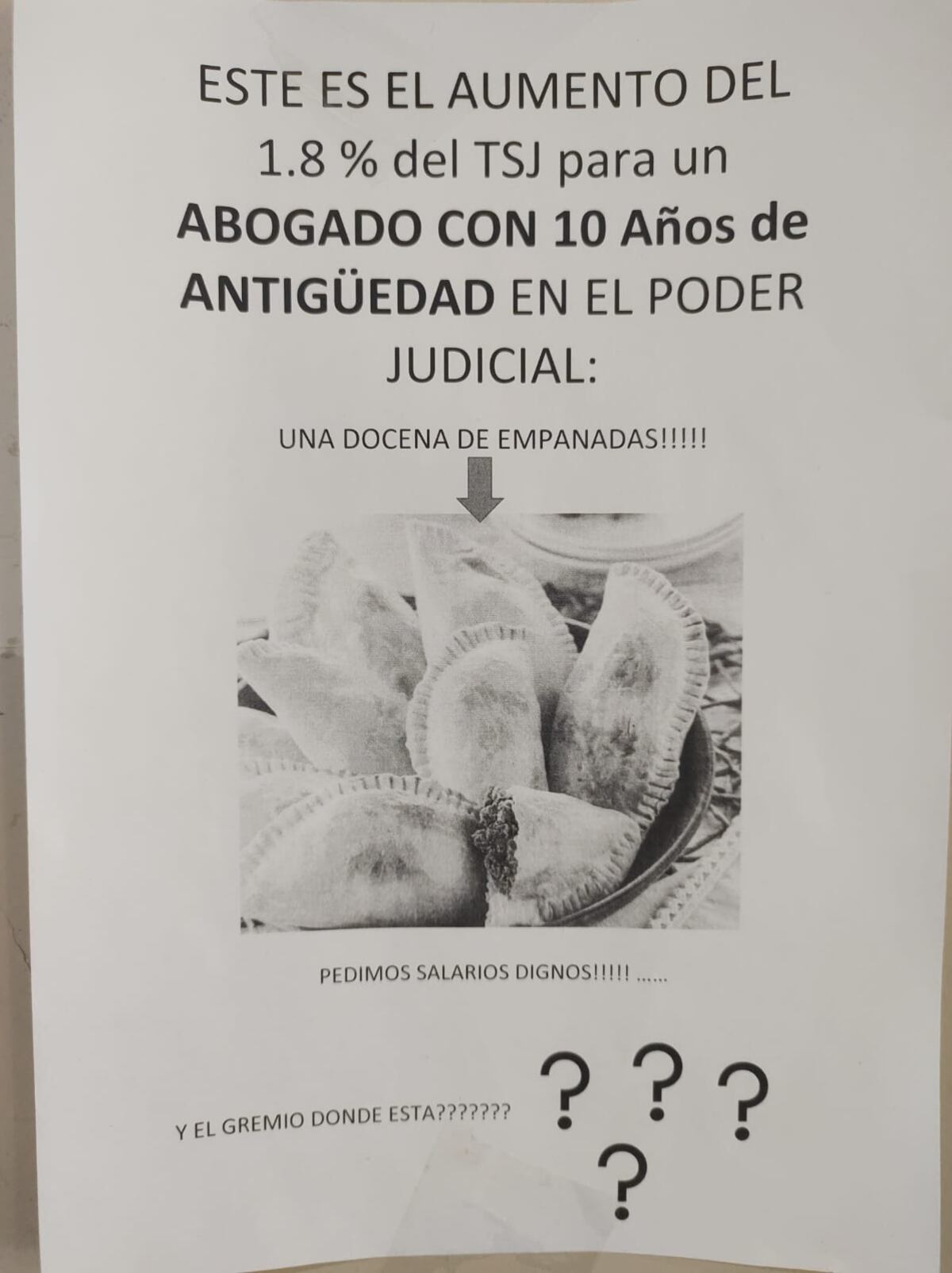 Reclamo. Uno de los carteles que se colocaron este martes en los tribunales provinciales. (Francisco Panero)