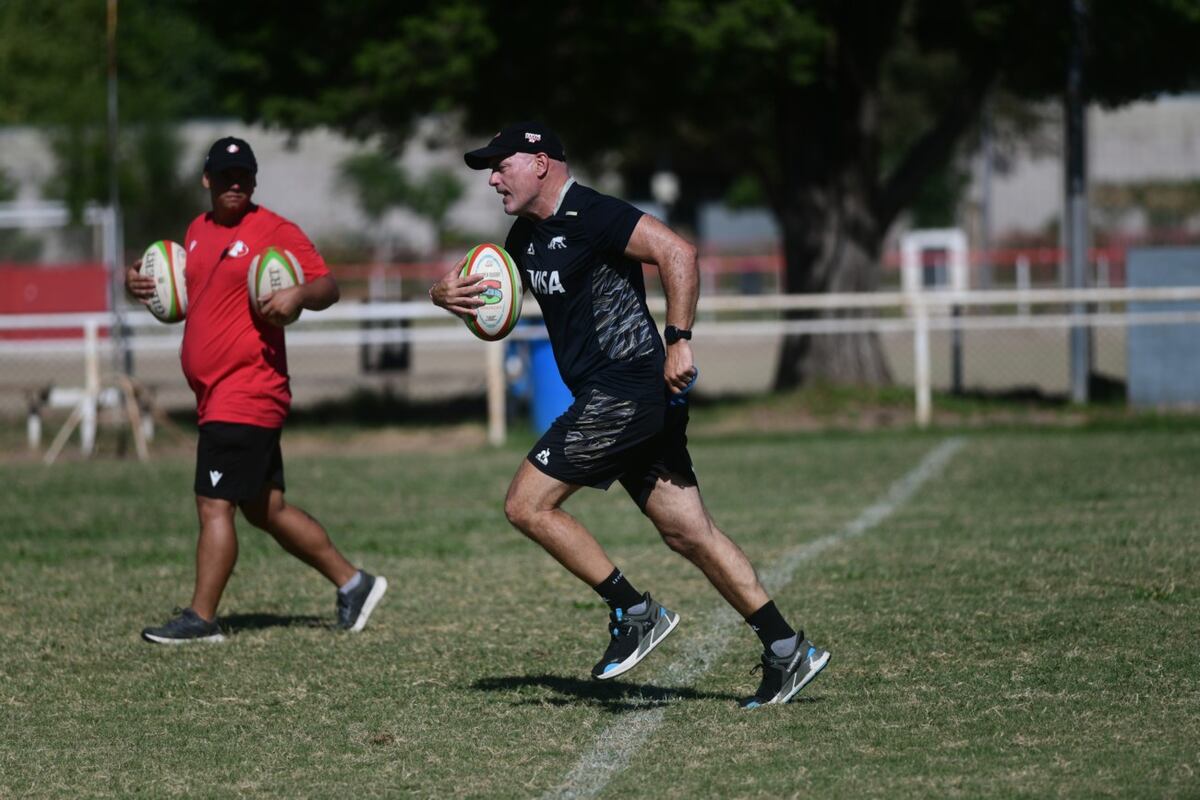 Entrenamiento de rugby Dogos XV en la cancha del Jockey Club Córdoba conducido por Felipe Contepomi, entrenador de Los Pumas. Ramiro Pereyra /La Voz