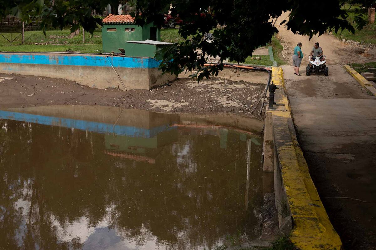 Problemas con el agua potable en Villa Yacanto ( Nelson torres/ La voz)