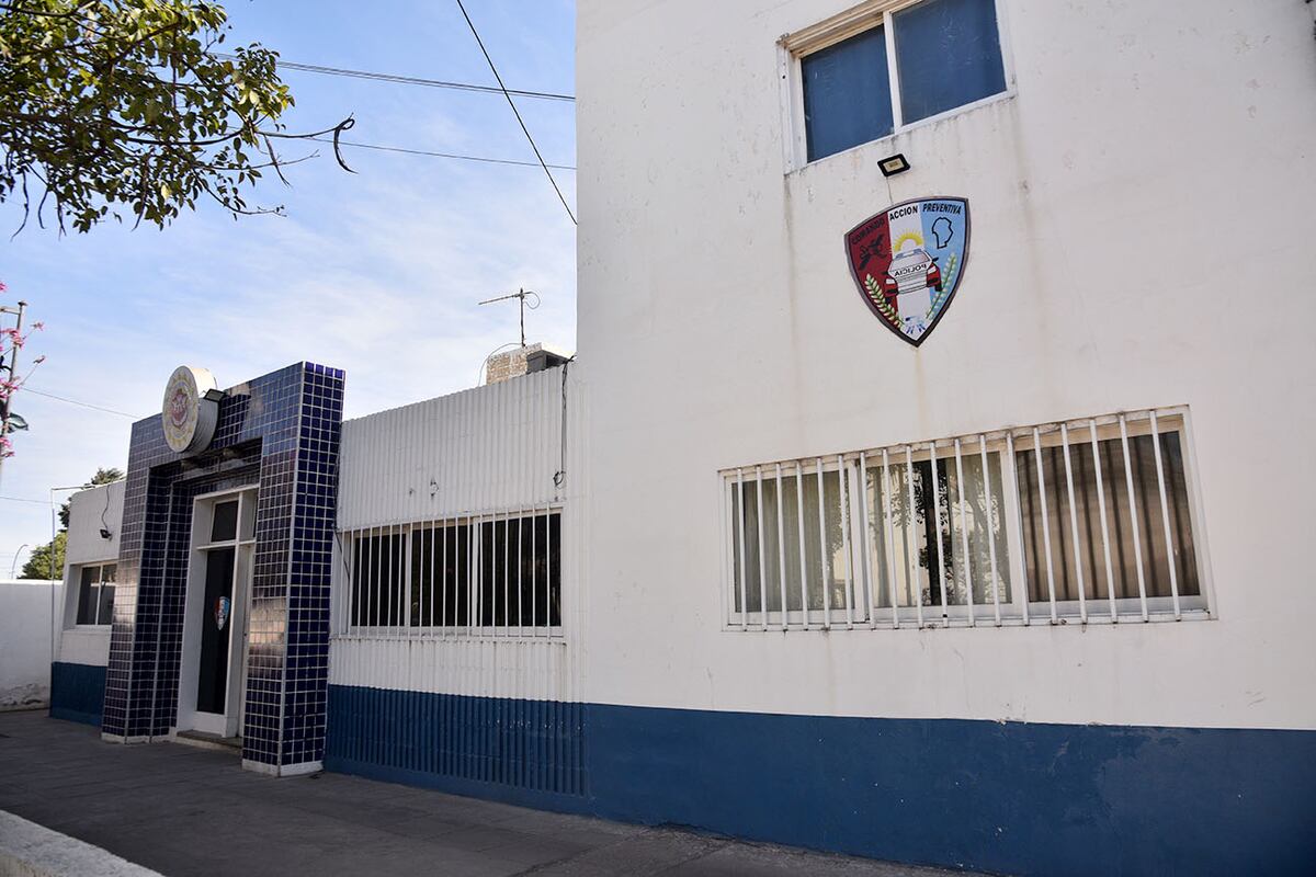 Ataque a balazos contra una comisaría de la ciudad de Córdoba. Fue en la sede policial del CAP 7 de barrio San Jorge. (Pedro Castillo / La Voz)