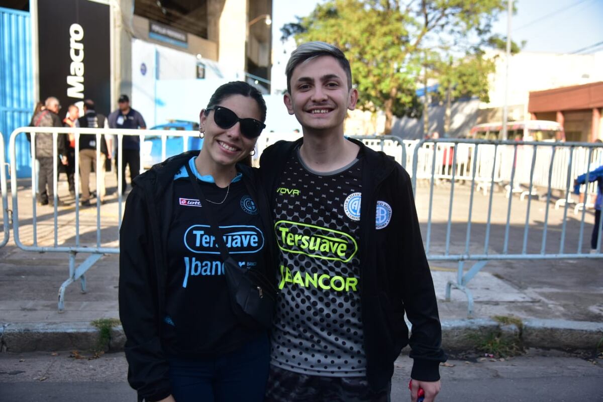 Cara 'e Cancha de Belgrano en la previa del partido con Atlético Tucumán. Fotografías de Facundo Luque en las afueras del Gigante de Alberdi, donde el Pirata recibe al Decano.