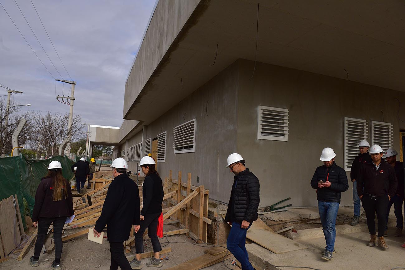 Recorrida por la obra del nuevo Hospital del Noroeste Barrio Policiales / Arguello . Junto al ministro de Salud Ricardo Pieckestainer. (josé Gabriel Hernández / La Voz)