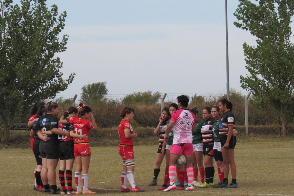 Comenzó el domingo el Top 5 de rugby femenino de Córdoba, torneo que juegan cinco equipos, en un formato de todos contra todos, a dos ruedas en cuatro fechas. (Gentileza Universitario y Jockey Villa María)