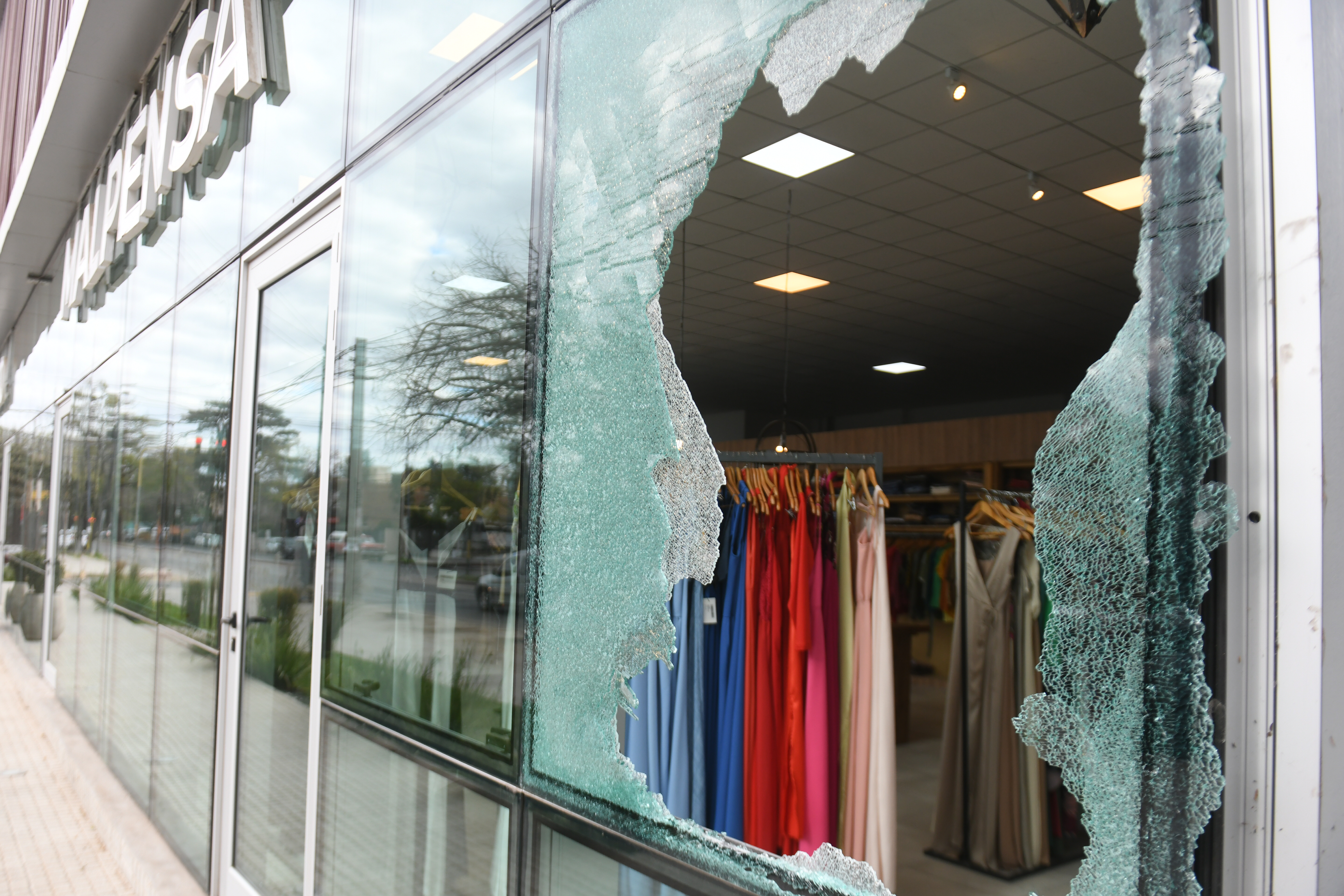 Robo en el local de ropa. (La Voz/Ramiro Pereyra)