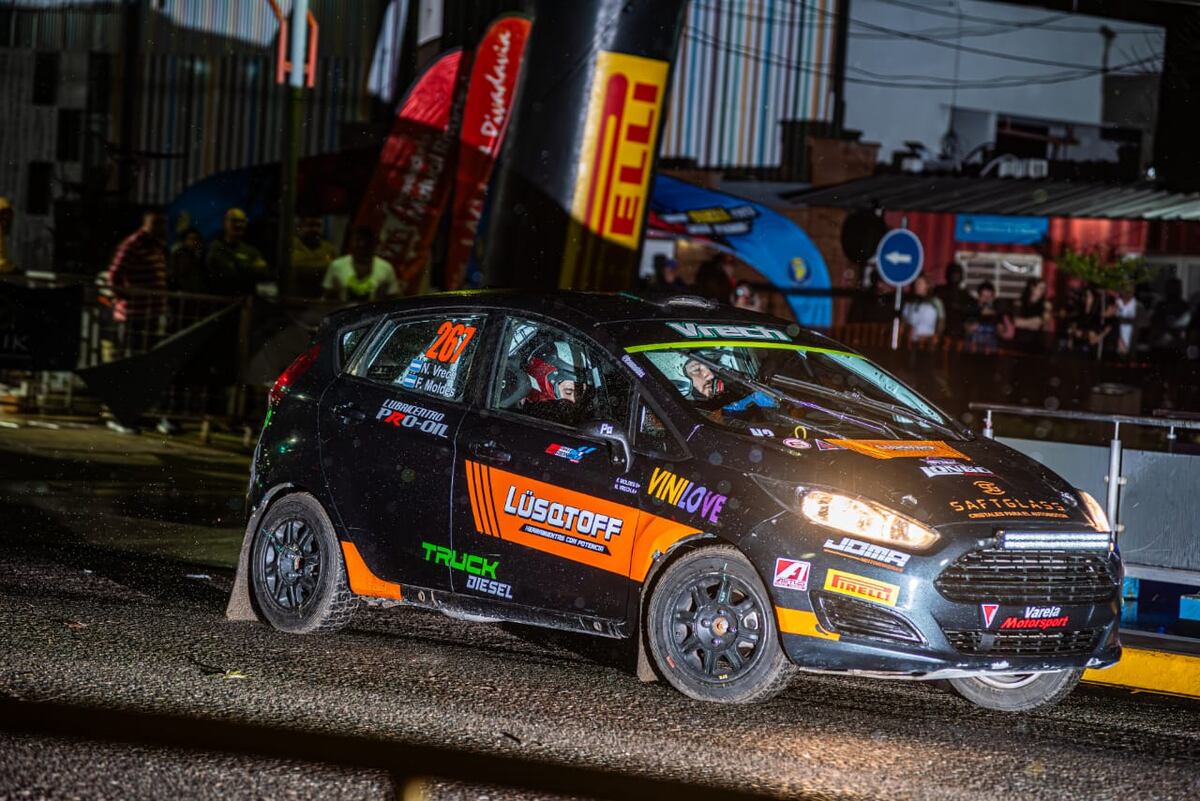 Nicolás Vrech, con Fran Moldes en la butaca derecha. Quinto lugar en la división N/2. (Gentileza)