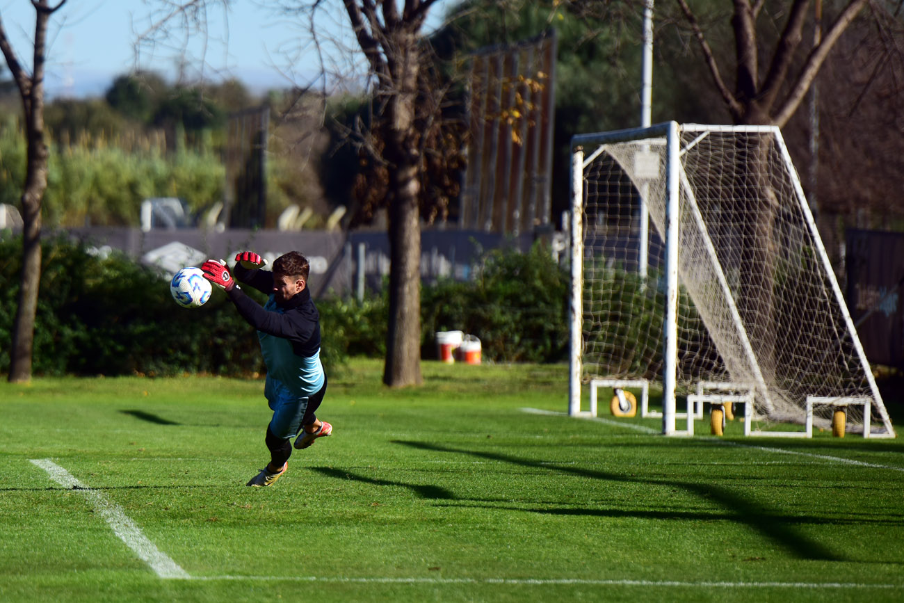 El plantel de Belgrano entrenó en el predio de Villa Esquiú. (Nicolás Bravo / La Voz)