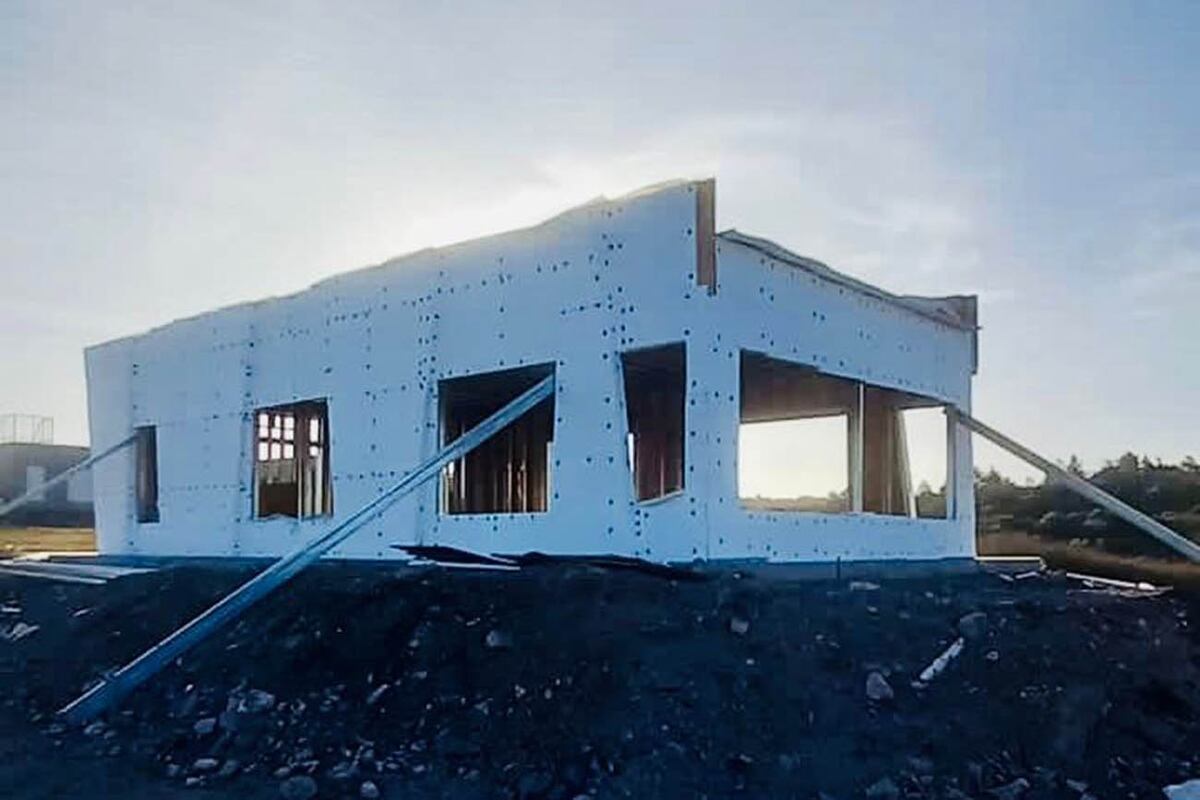 El edificio es una planta de 90 metros cuadrados, con un diseño libre para poder adaptarse a distintas funcionalidades.