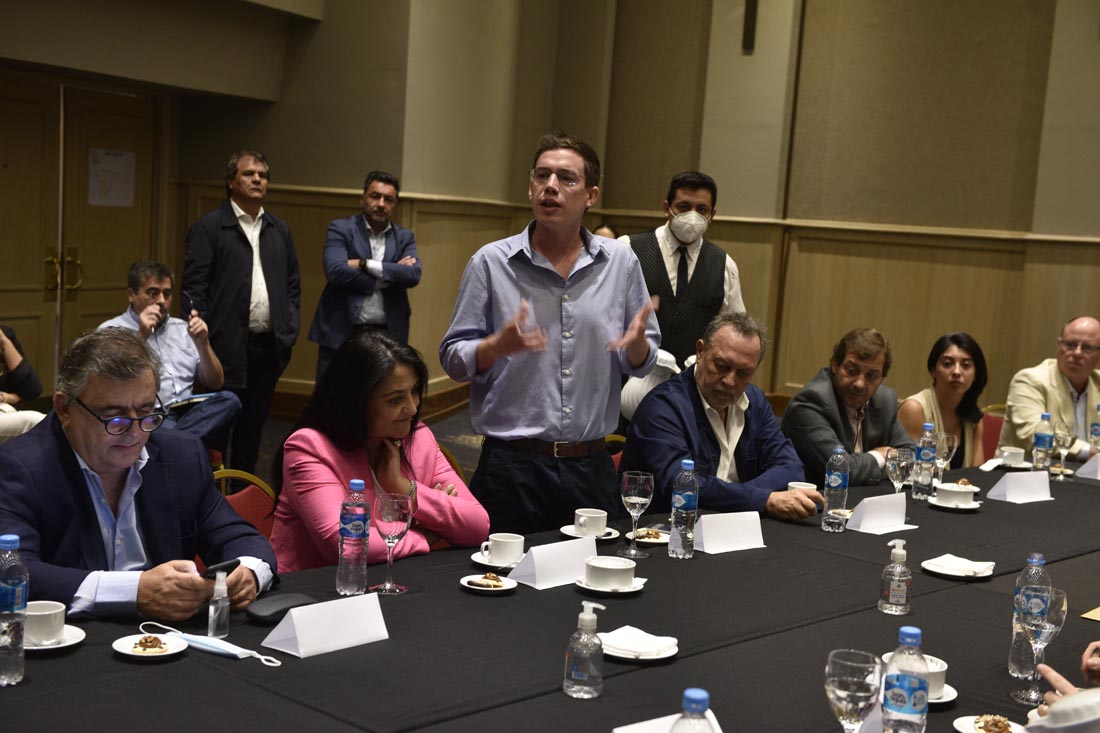 Gregorio Hernández Maqueda habla en la reunión de la mesa provincial de Juntos por el Cambio. (Ramiro Pereyra / Archivo)