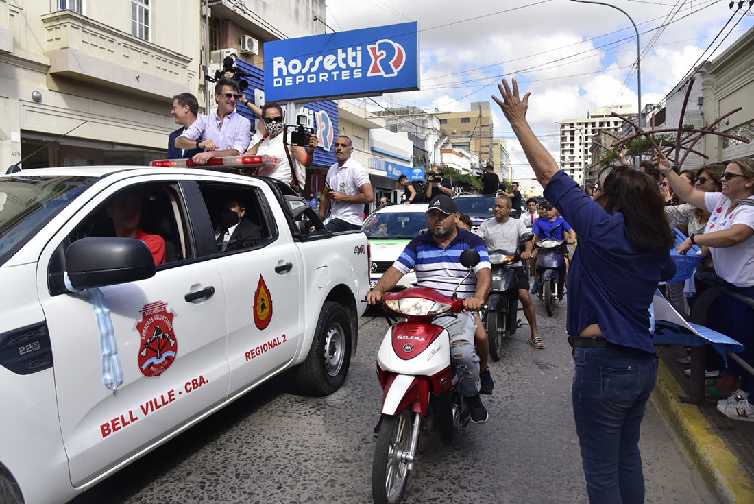 Caravana en homenaje a Mario Alberto Kempes en Bell Ville. (Martín Llampallas/LaV/z)