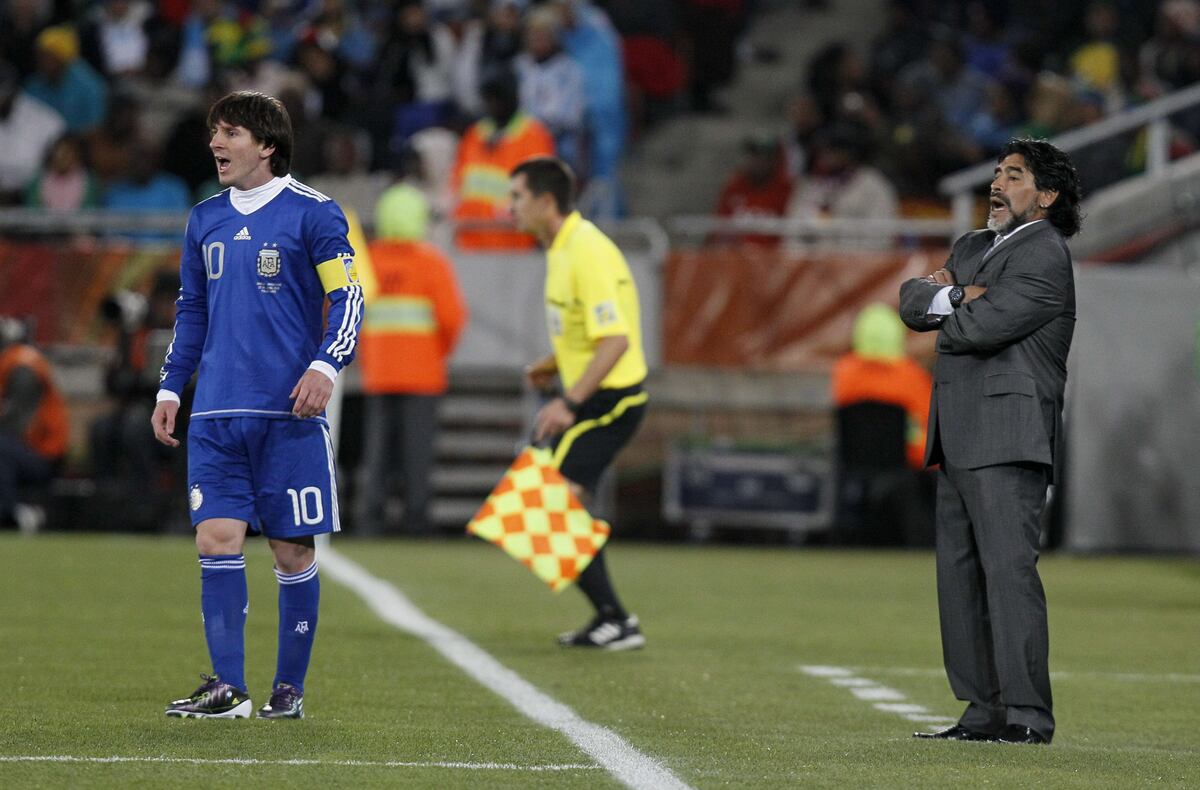Messi debutó como capitán argentino por decisión de Maradona en Sudáfrica 2010. (AP).