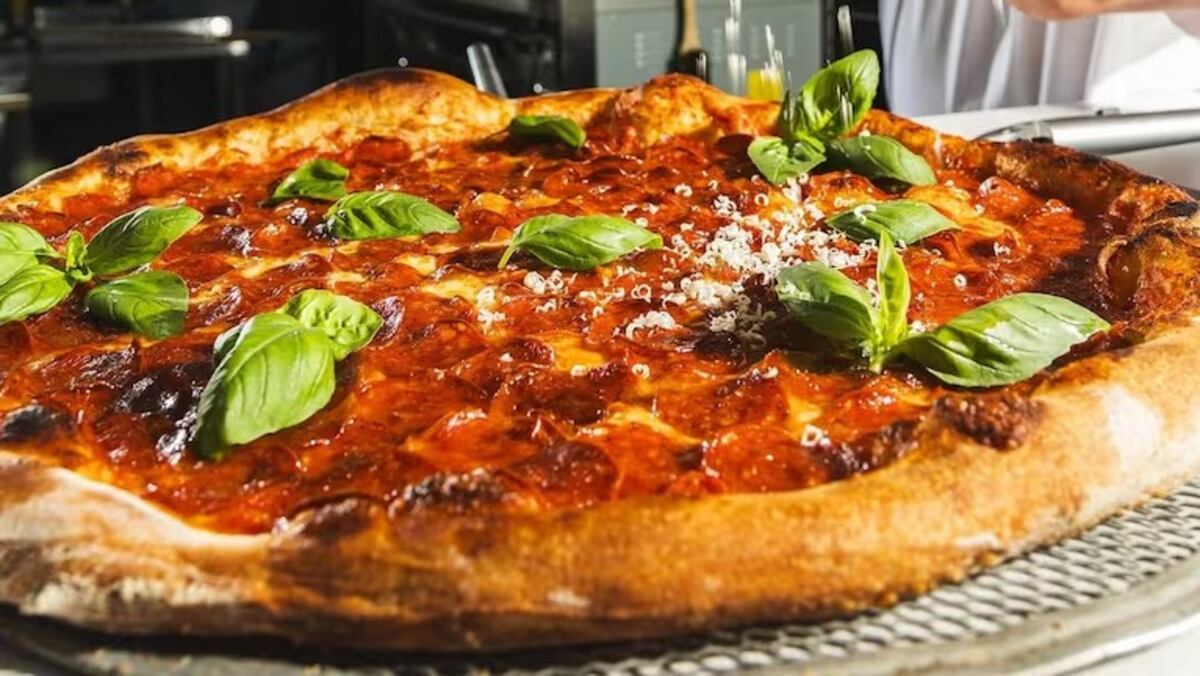 La pizzería de Buenos Aires que ofrece sólo 4 variedades y fue elegida entre las 10 mejores del mundo