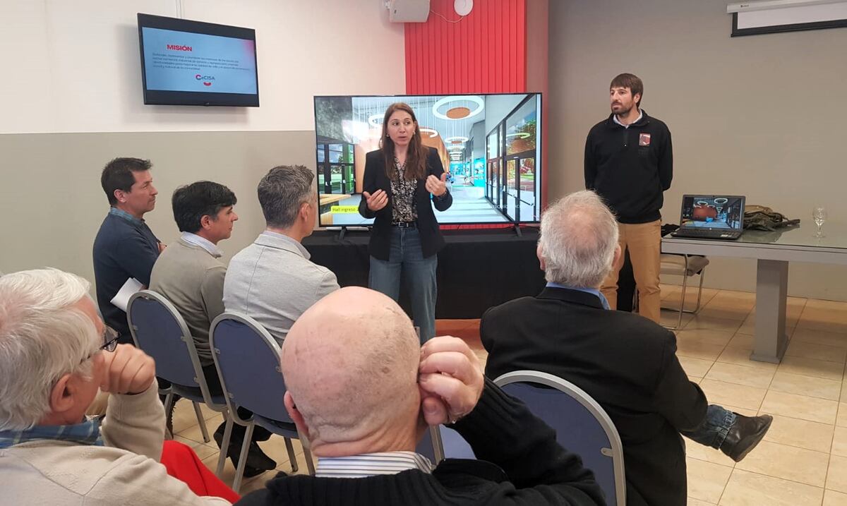 La ministra de Ambiente, Victoria Flores, en la presentación del Ecocentro, este martes (La Voz)