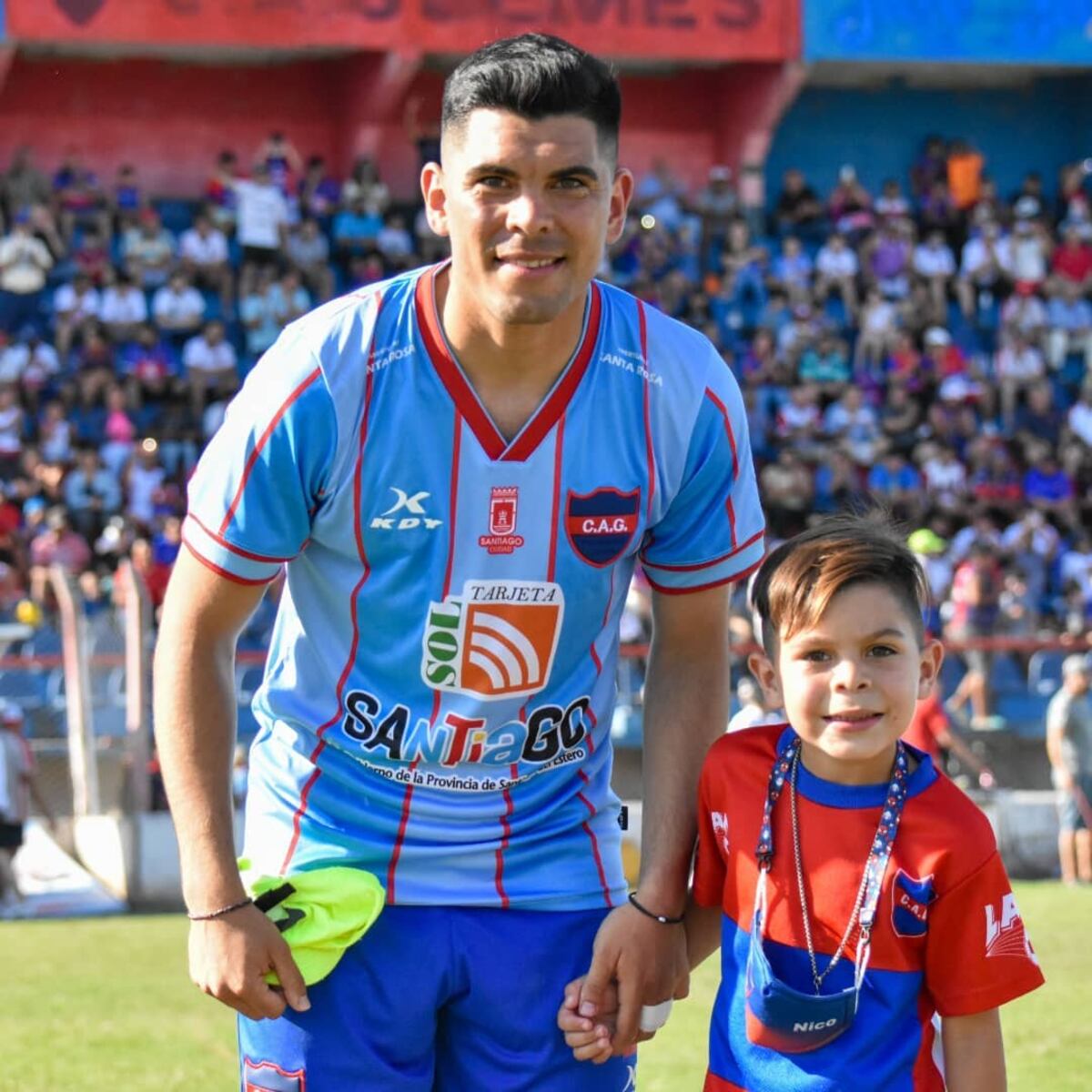 Nicolás Juárez, mediocampista de Güemes de Santiago. Pasó por Talleres y es hermano del "Ajito". (Instagram Nicolás Juárez).