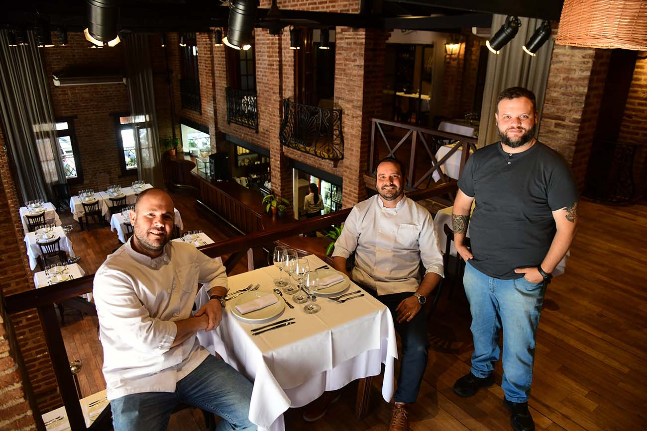 San Pietro Lucas Pietropaolo, Juan Mengo y Nicolás Del Campo, chefs propietarios de San Pietro, que acaban de abrir su tercer restaurante ( Ramiro Pereyra/ La Voz)