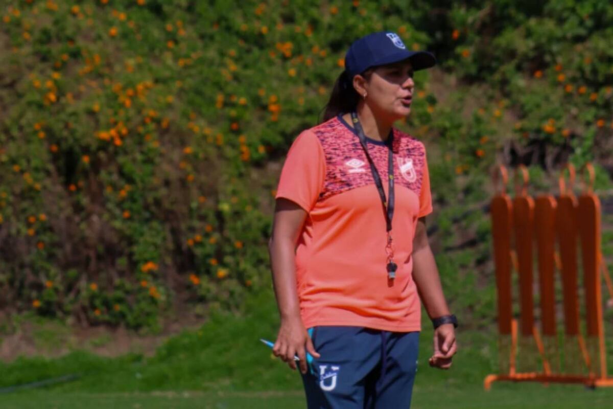 Daniela Díaz como DT de Universidad Católica de Ecuador (Prensa)