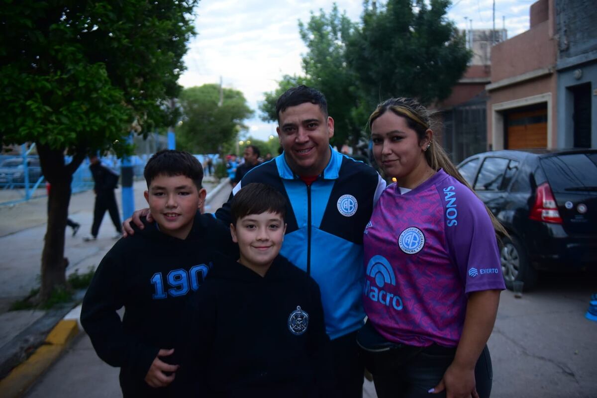 Belgrano y Racing se enfrentaron por las semifinales de la Copa Córdoba en el estadio Gigante de Alberdi. (Javier Ferreryra / La Voz)
