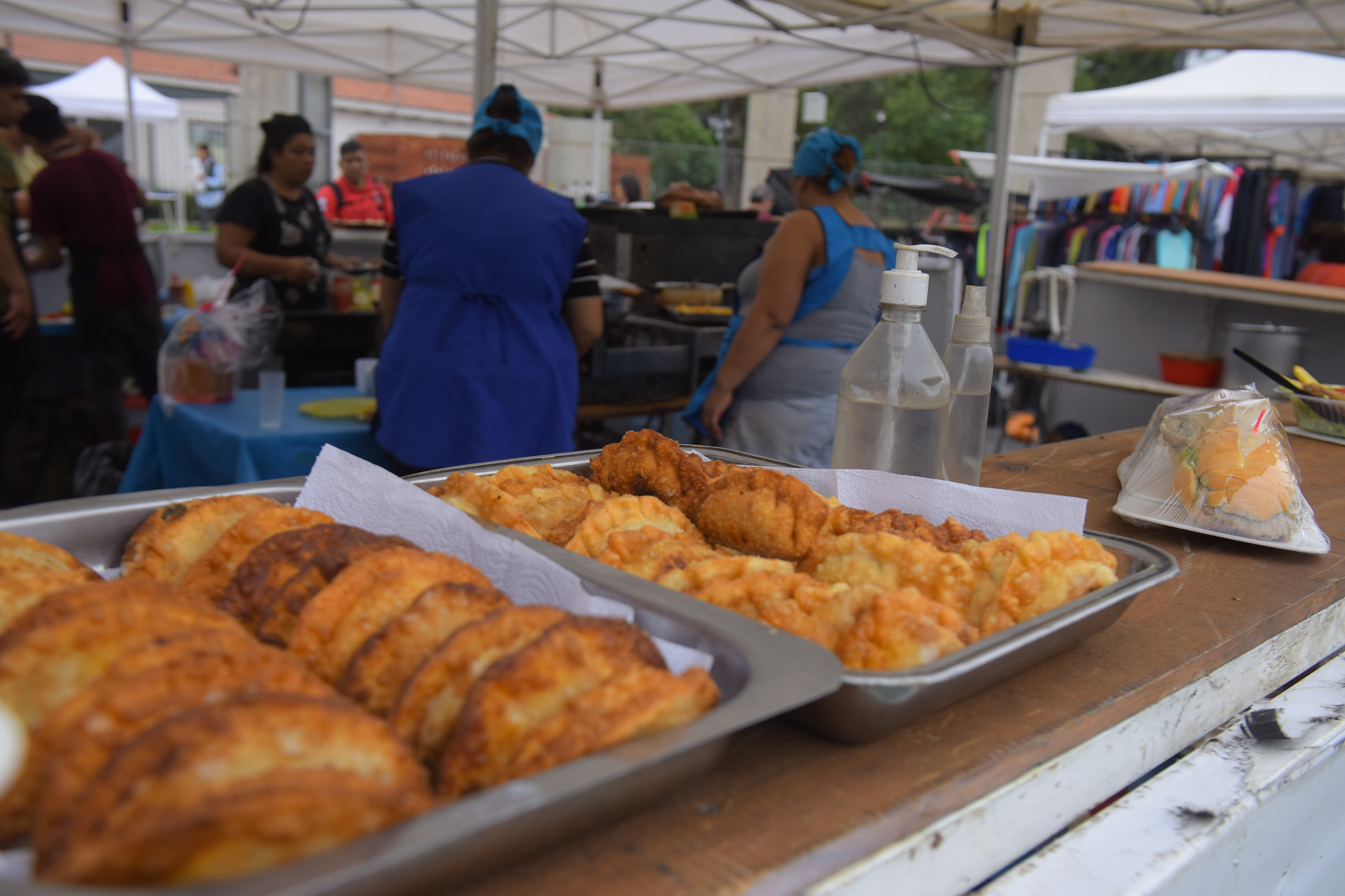 Trasladaron la feria Paseo Las Heras a la costanera del río Suquía. (José Gabriel Hernández / La Voz) Feria americana Paseo Las Heras