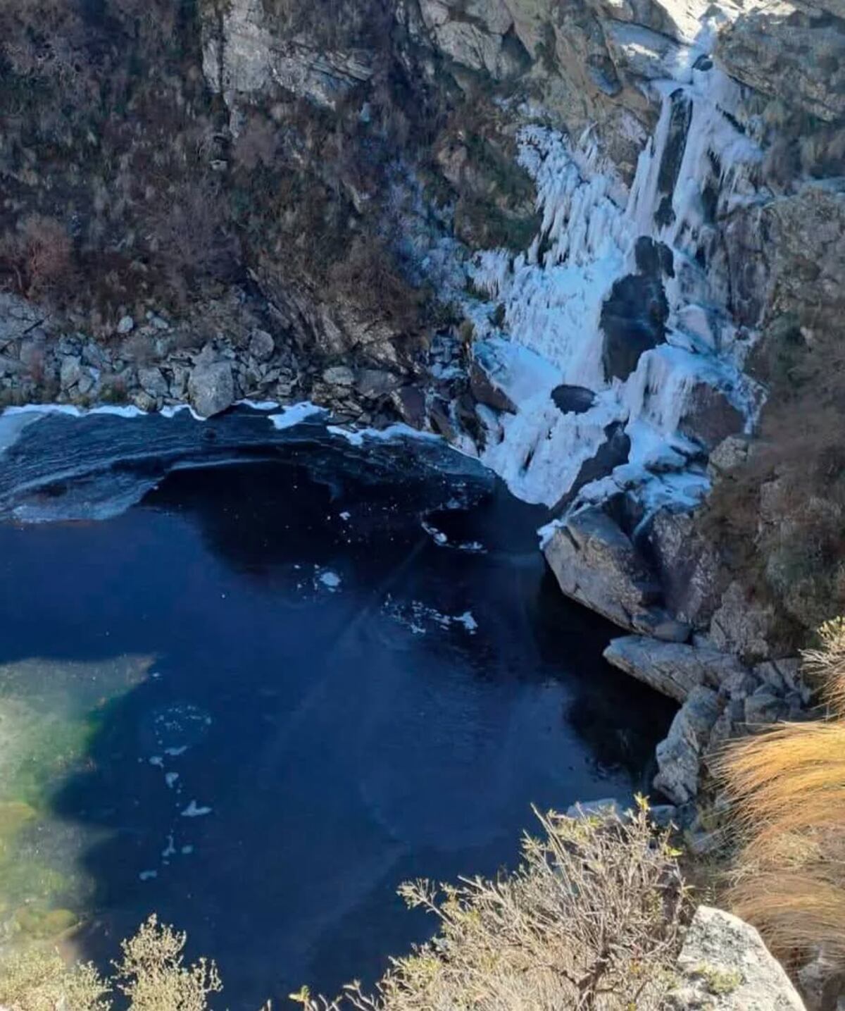 El fenómeno fue aprovechado por el guía de trekking Germán Romero y su amigo Gastón Darrigrán.