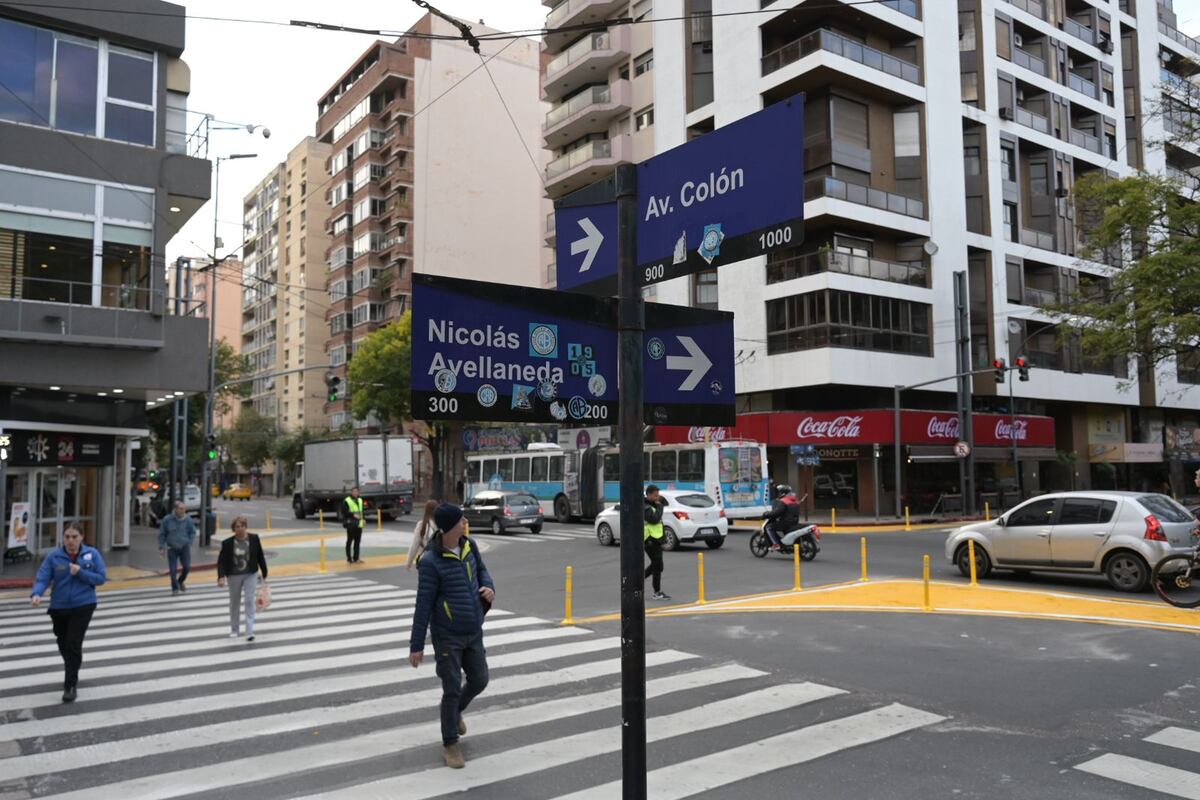 La intervención sobre la tradicional esquina de Colón y Avellaneda busca mejorar la seguridad vial en el sector. (Municipalidad de Córdoba)