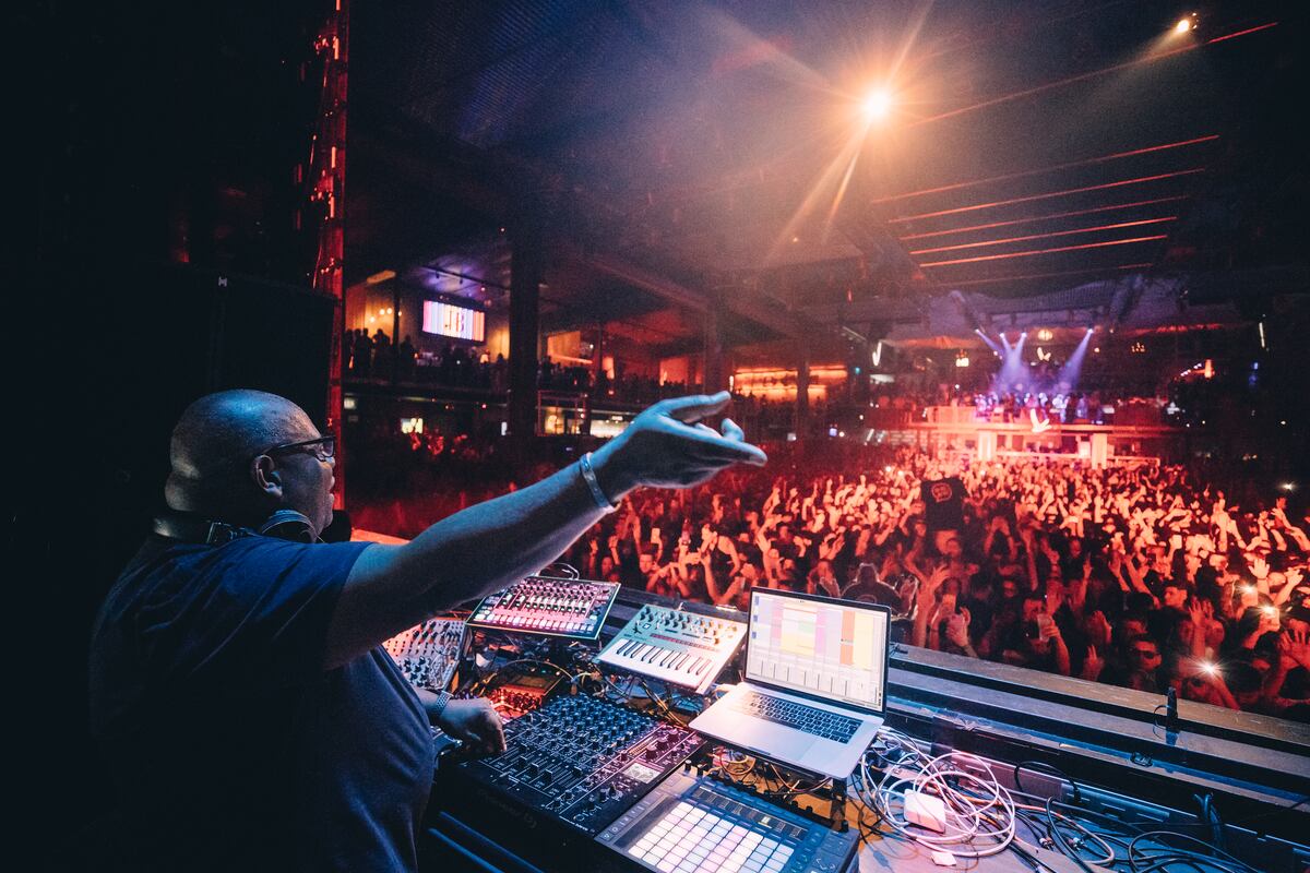 Carl Cox se presentará el 8 de marzo en La Fábrica Arena (prensa Carl Cox).
