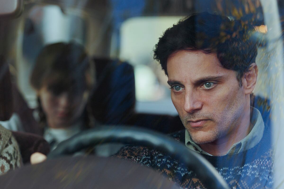 Descansar en paz. Joaquín Furriel as Sergio in Descansar en paz. Cr. Alan Roskyn / Netflix ©2024