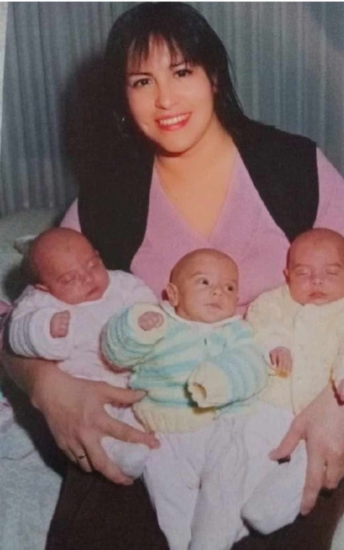 La familia vive en barrio Santa Isabel de Córdoba y las niñas son las menores de ocho hermanos. (Gentileza)